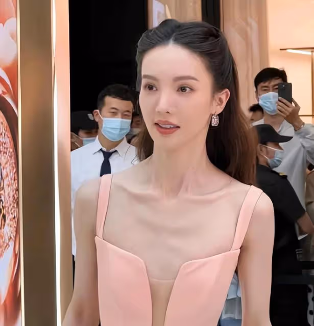 阿嬌的「大腿」,撕碎了多少女明星的「虛偽」面具