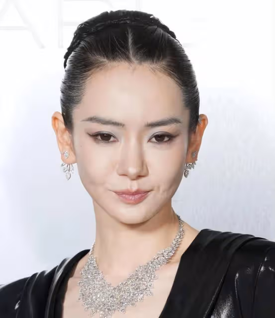 巴黎時裝周:沒了濾鏡,遍地普男普女?但楊冪的生圖抗住了鏡頭