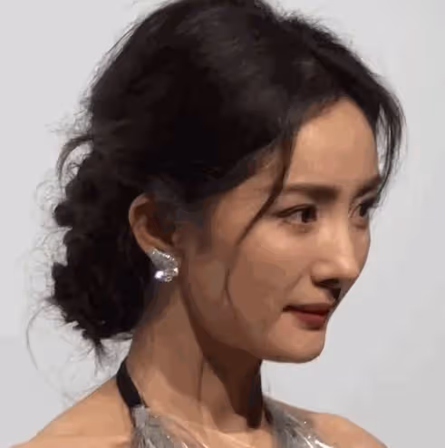 巴黎時裝周:沒了濾鏡,遍地普男普女?但楊冪的生圖抗住了鏡頭