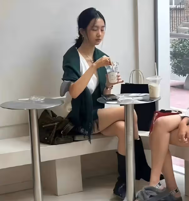 甜馨救助被碾壓的流浪貓,但在評論區里我看到人性最醜陋的一面