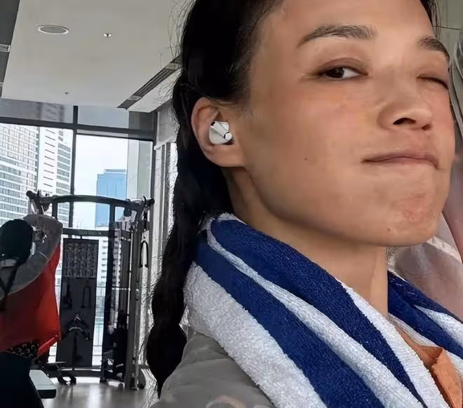 當43歲郭晶晶跟48歲舒淇站在一起,我才徹底明白,什麼叫頂級自律