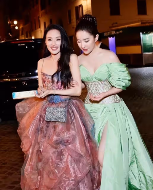 當43歲郭晶晶跟48歲舒淇站在一起,我才徹底明白,什麼叫頂級自律