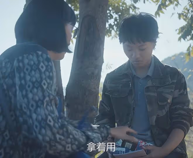 第一次在國產劇看到衛生巾,《山花爛漫時》讓多少大製作「臉紅」