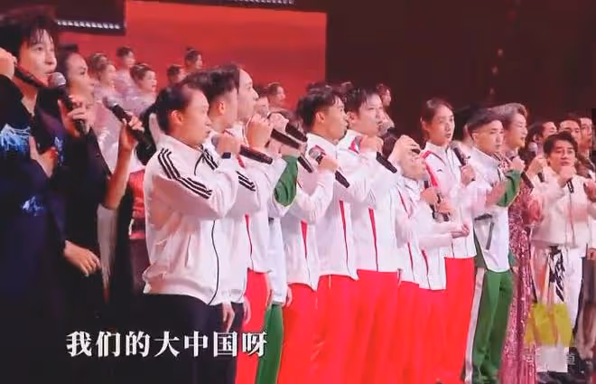 這次大灣區晚會,超100位明星參加,老牌港星們唱得我熱淚盈眶