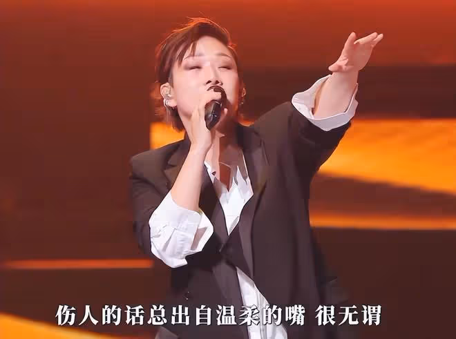 這次大灣區晚會,超100位明星參加,老牌港星們唱得我熱淚盈眶