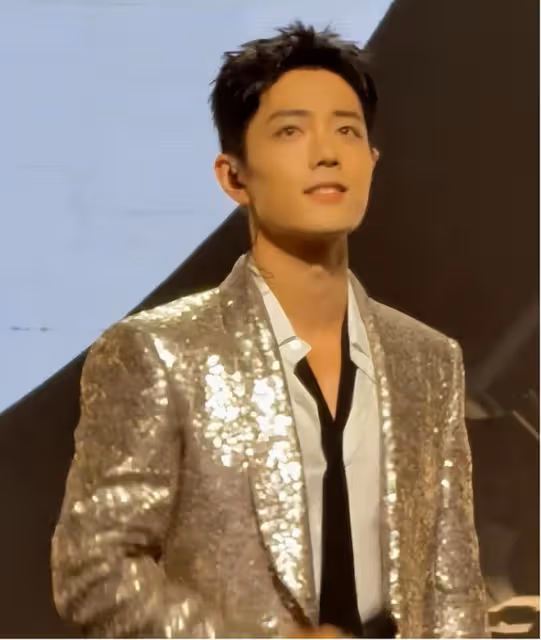 這次大灣區晚會,超100位明星參加,老牌港星們唱得我熱淚盈眶