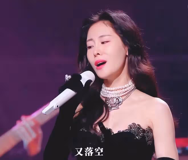這次大灣區晚會,超100位明星參加,老牌港星們唱得我熱淚盈眶