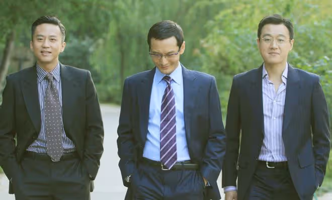 事實證明,「麵包和愛情兼顧」的黃曉明,已活成了一個「符號」