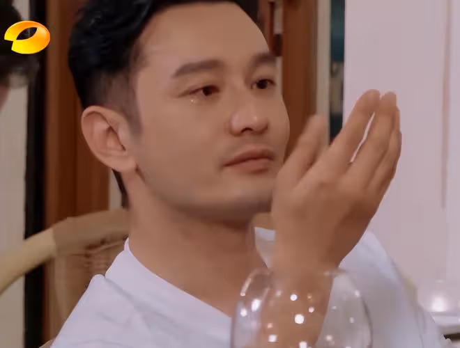 事實證明,「麵包和愛情兼顧」的黃曉明,已活成了一個「符號」