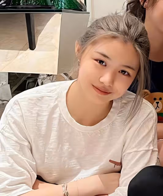 馬伊琍16歲女兒太早熟!身材凹凸有致「水蛇腰」,顏值不輸女明星