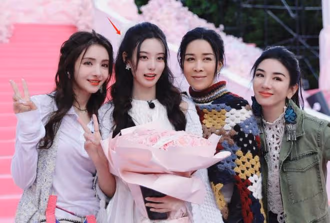 笑麻了,黃軒官宣戀情,我卻笑死在網友評論區里