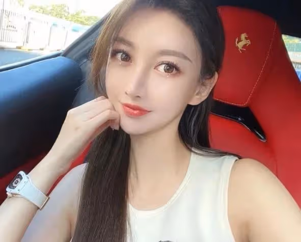 從小模特到黃曉明的正牌女友,回看葉珂的上位之路,精明又瘋狂