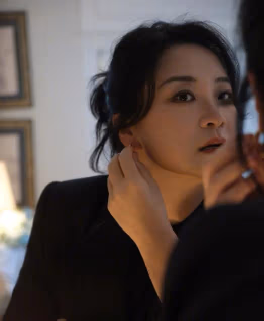 賈玲和李現同框:42歲賈玲「腰臀比」絕了,顏值驚人,我卻笑不出