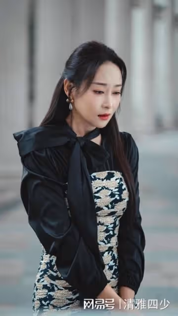 黑色月光:原本以為是一朵白蓮花,實際上也是一朵帶刺玫瑰