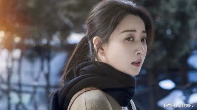 凡人歌:殷桃再次出演試圖重新回到職場的家庭主婦