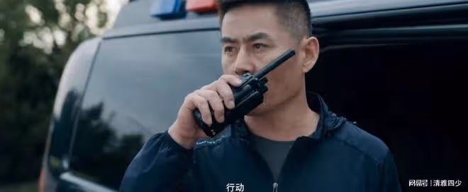 烈焰追擊:一個被開除輔警策劃大劫案對抗警方