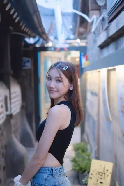 TVB小花演女強人全靠一副眼鏡，曾試過三個月沒工作問朋友借錢交房租