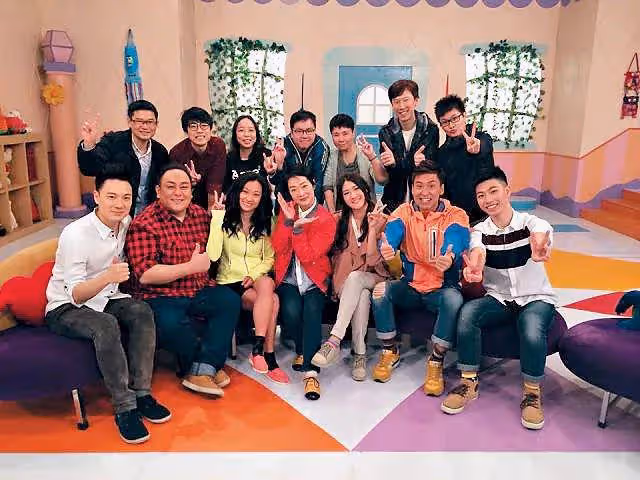 TVB經典節目主持班底久違聚會，兩位女星同框粉碎不和傳言