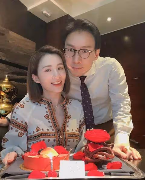 TVB經典節目主持班底久違聚會，兩位女星同框粉碎不和傳言