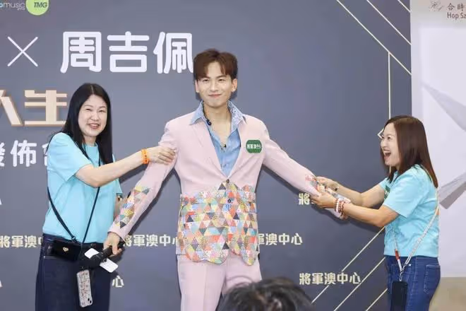 TVB中年選秀冠軍下月首開個唱，預告半裸彈吉他：盡全力報答大家