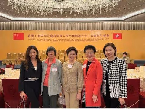 落選港姐成功躋身政圈與偶像合照,出身富裕家庭,選港姐入TVB由低做起