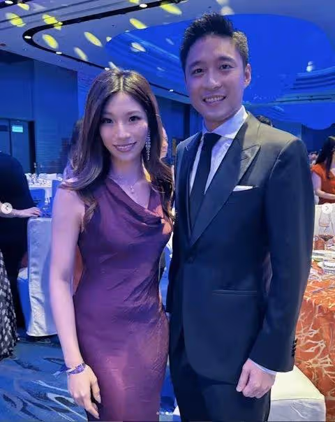 落選港姐成功躋身政圈與偶像合照,出身富裕家庭,選港姐入TVB由低做起
