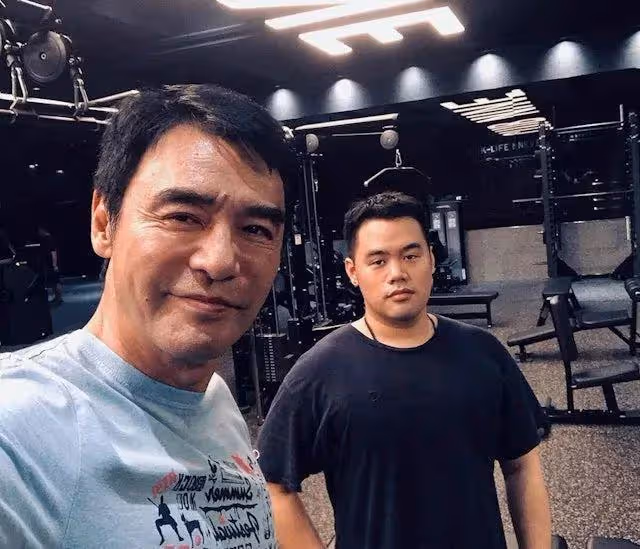 知名港星兒子自爆失戀傷痛幸得好友陪伴,強調現時單身,渴望新戀情
