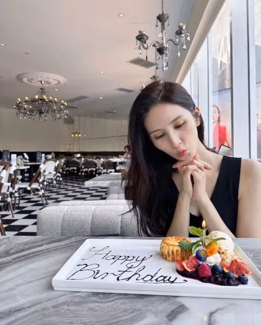 前TVB女星36歲曬凍齡生日照,曾與大51歲已故名人譜寫爺孫戀最轟動