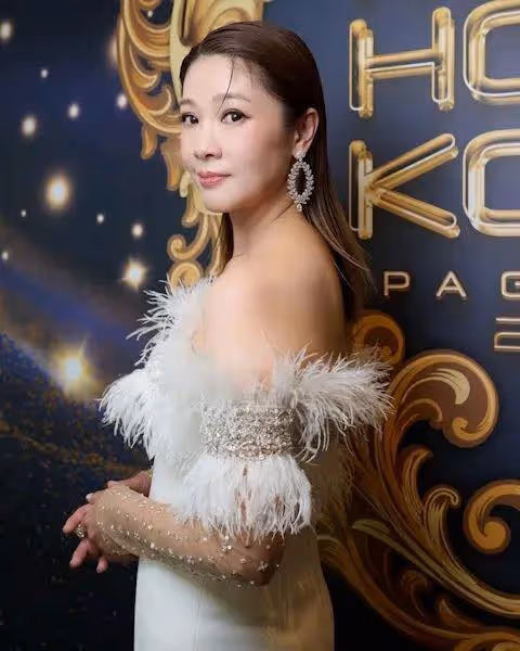 前港姐冠軍富商老公真觸怒老婆,宣布再度封筆,急從澳門回港賠罪