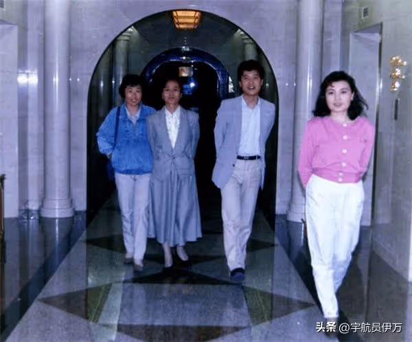 事實證明,嫁給全國政協委員的李瑞英,已經走上了人生的康莊大道