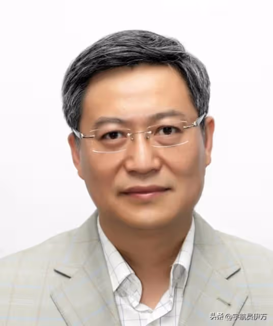 事實證明,嫁給全國政協委員的李瑞英,已經走上了人生的康莊大道