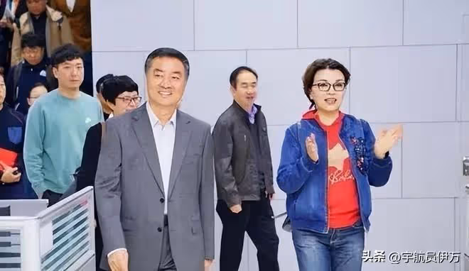 事實證明,嫁給全國政協委員的李瑞英,已經走上了人生的康莊大道