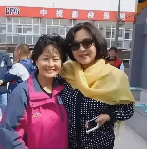 62歲利智衰老似老太,63歲前妻黃秋燕反而風采猶存!