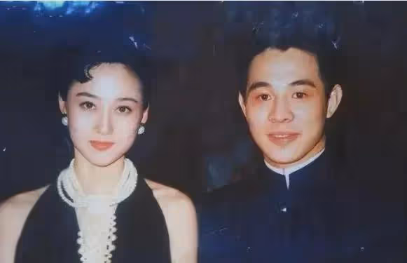 62歲利智衰老似老太,63歲前妻黃秋燕反而風采猶存!
