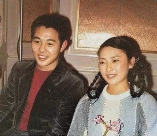 62歲利智衰老似老太,63歲前妻黃秋燕反而風采猶存!