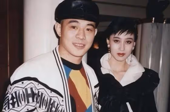 62歲利智衰老似老太,63歲前妻黃秋燕反而風采猶存!