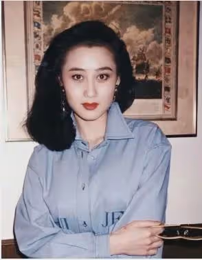 62歲利智衰老似老太,63歲前妻黃秋燕反而風采猶存!