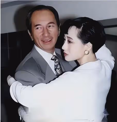 62歲利智衰老似老太,63歲前妻黃秋燕反而風采猶存!