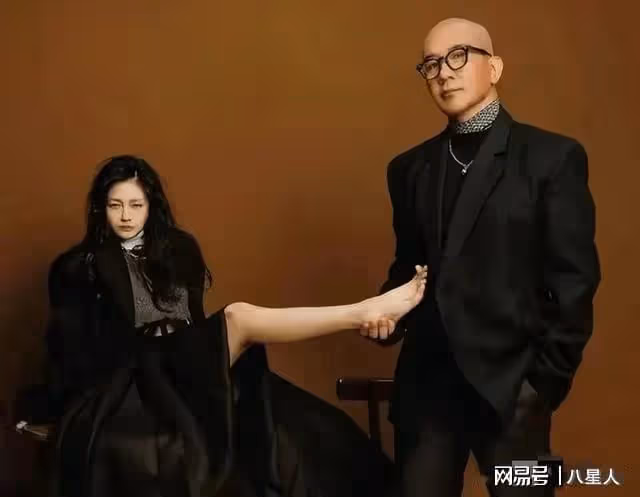 具俊曄又鬧出笑話!大S生日依然摳門,禮物還是舊衣服貼成了一幅畫
