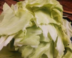 家常手撕包菜這樣做比肉還好吃