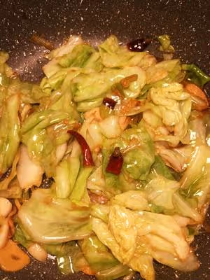 家常手撕包菜這樣做比肉還好吃