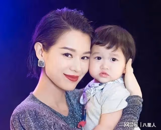 命中無女!44歲胡杏兒官宣第四胎,前任黃宗澤送祝福,估計還是兒子