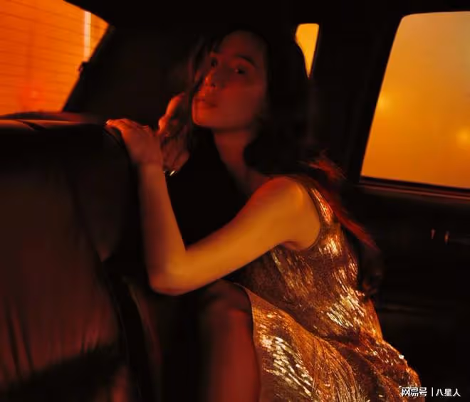 劉詩詩也老了!最新時尚大片翻車,腮紅過重眼部僵硬,被嘲像被家暴
