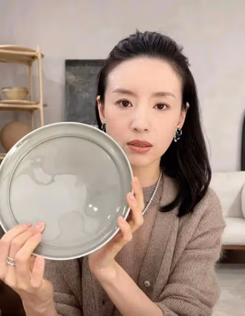 被痛罵10年後,董潔翻身了!