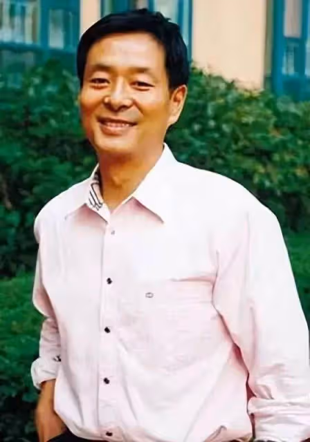 71歲老戲骨濮存昕近照曝光,頭髮凌亂顯蒼老,眼中無神不敢認