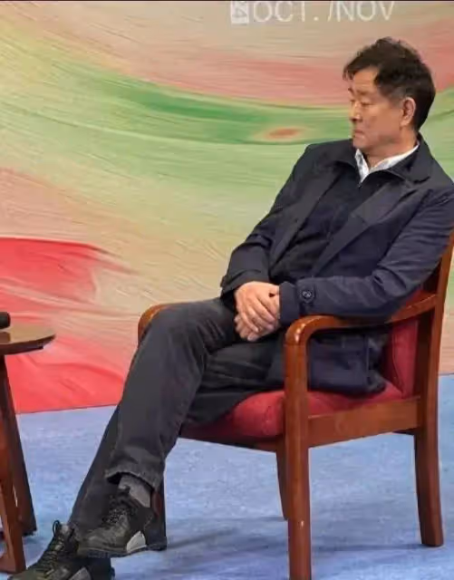 71歲老戲骨濮存昕近照曝光,頭髮凌亂顯蒼老,眼中無神不敢認