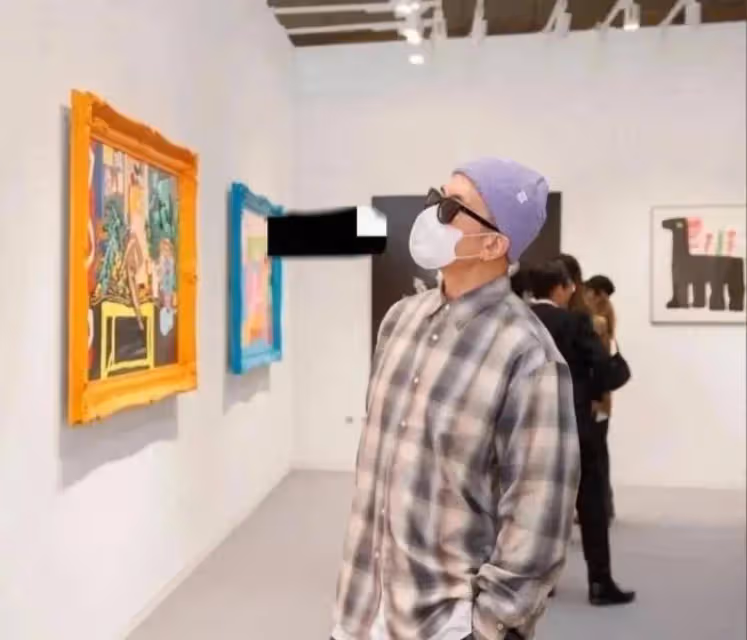 小s二女兒陪姨父具俊曄一起看展,大長腿超好看,具俊曄顯年輕