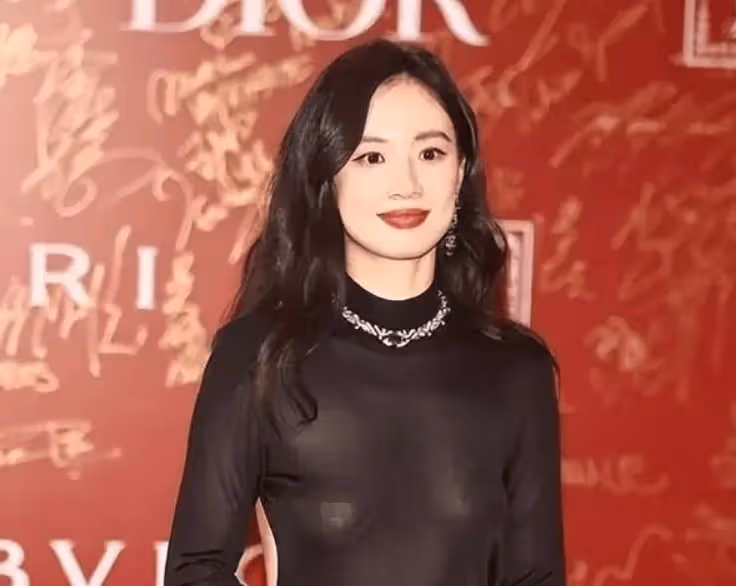 李夢出鏡不穿內衣,自信又率真網友:她做了女生想做卻不敢做的事