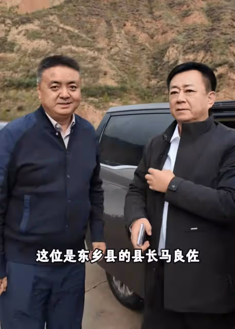 朱軍衣錦還鄉受家鄉領導熱情接待,領導態度謙恭,60歲朱軍氣場足