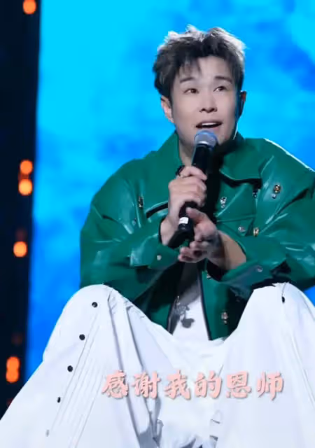 小瀋陽演唱會感謝恩師趙本山,聲音一度哽咽讓人動容,破不合傳聞